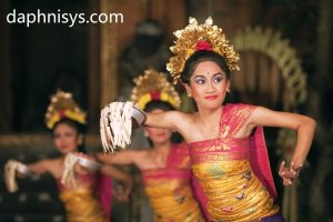 Pengertian Pola Lantai: Jenis, Fungsi, dan Contoh Pola Lantai Tari Tradisional Indonesia